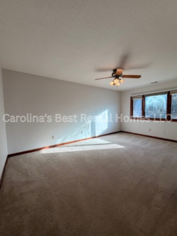Building Photo - 250 Running Deer Rd