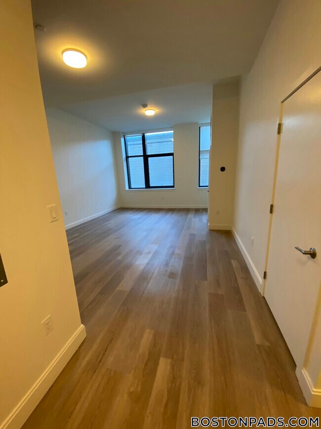 Building Photo - 1079 Commonwealth Ave