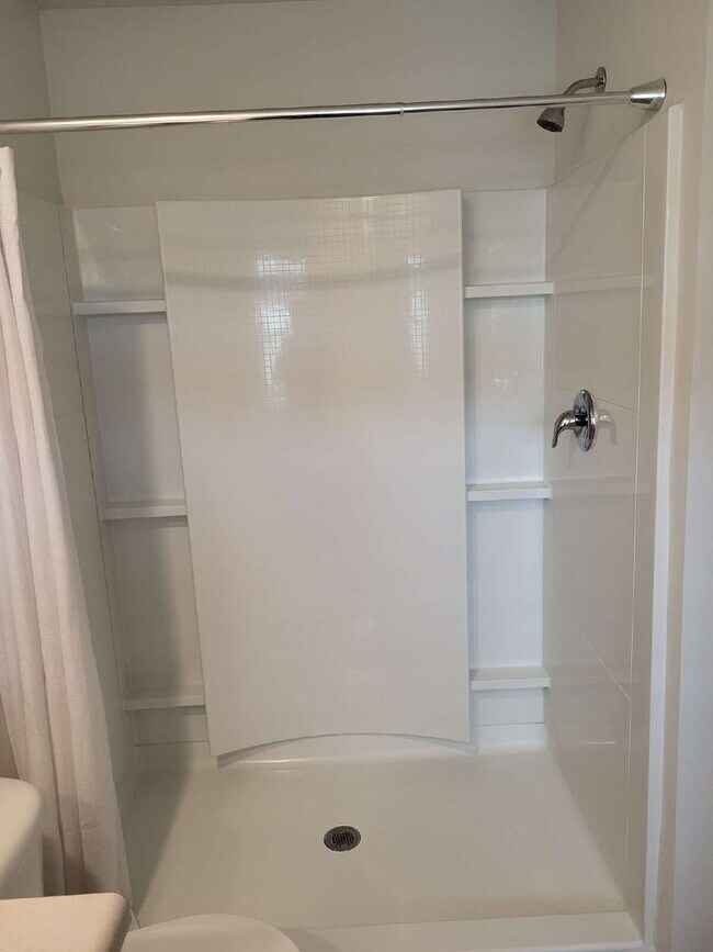 Building Photo - "Spacious Fully Furnished 4-Bedroom Townho...
