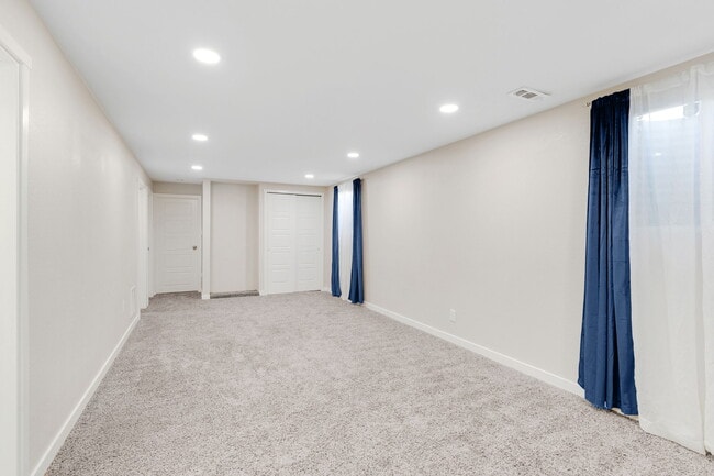 Building Photo - 3919 Tennyson Ave