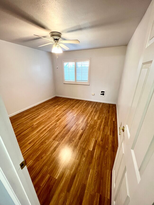 Building Photo - 1538 Alma Ter