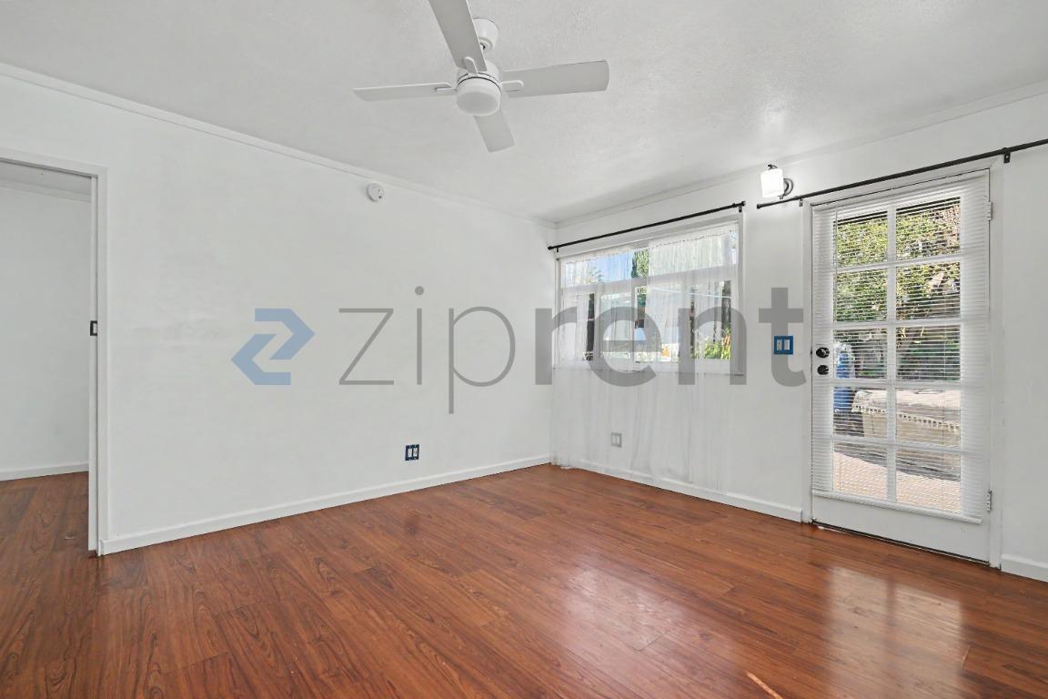 Building Photo - Unit Single bedroom