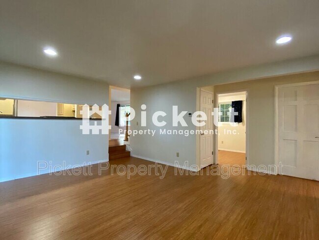 Building Photo - 7293 Pheasant Cir NE
