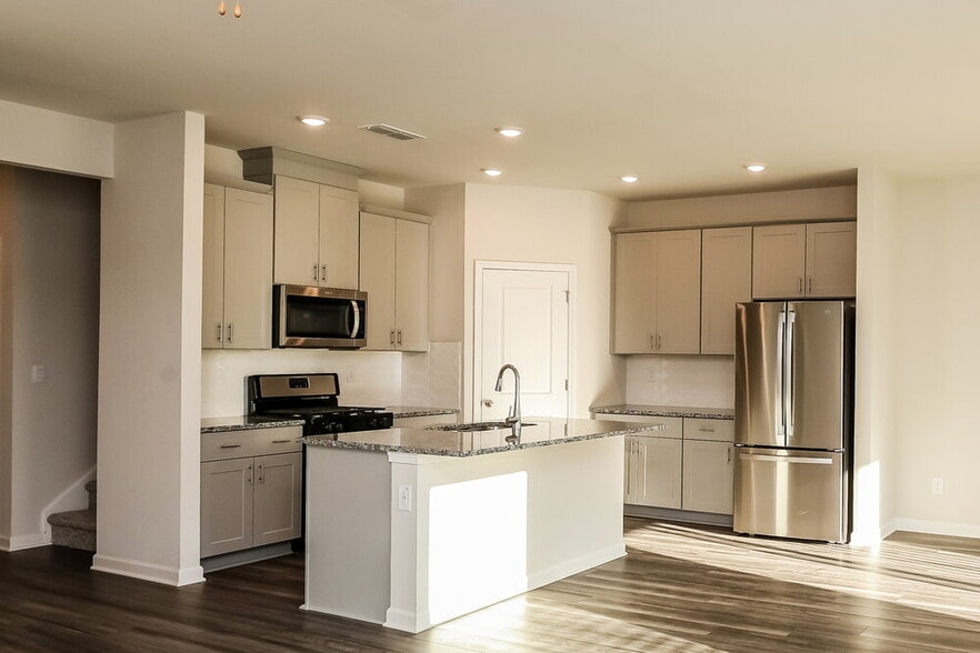 Building Photo - 5856 Hackberry Ln
