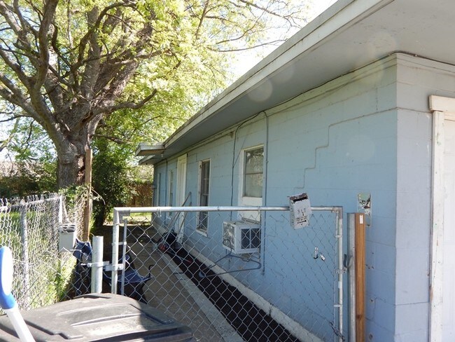 Building Photo - 4-PLEX