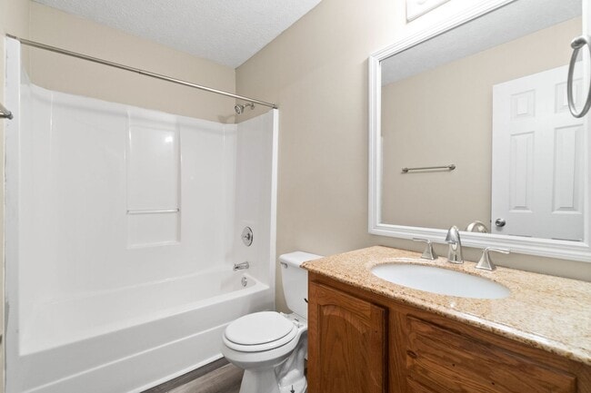 Building Photo - Spacious 3-Bedroom, 2-Bath Rental with Gar...