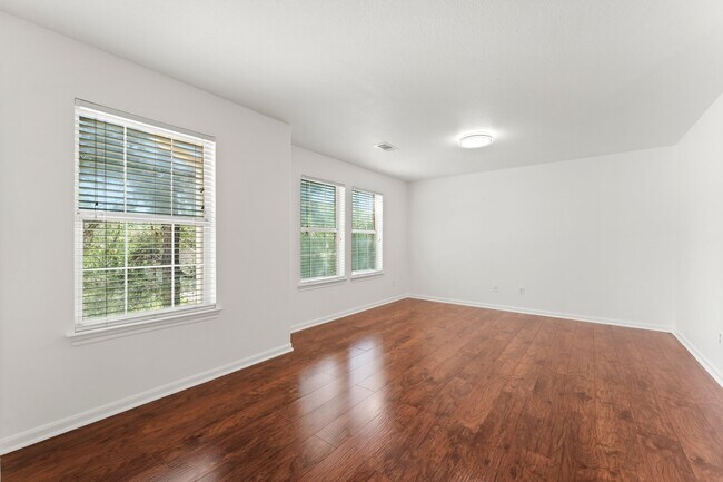 Building Photo - 235 Doncaster