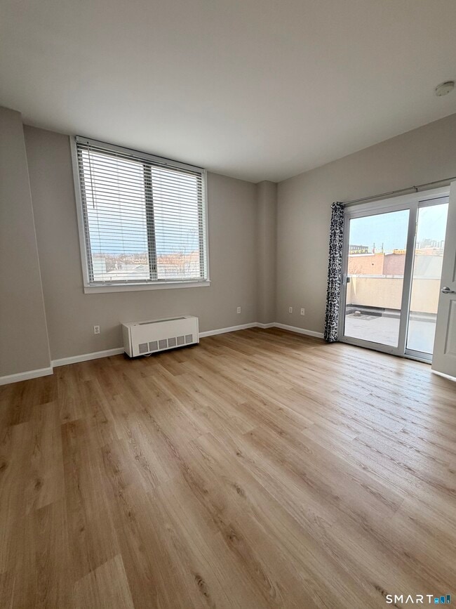 Building Photo - 49 Day St