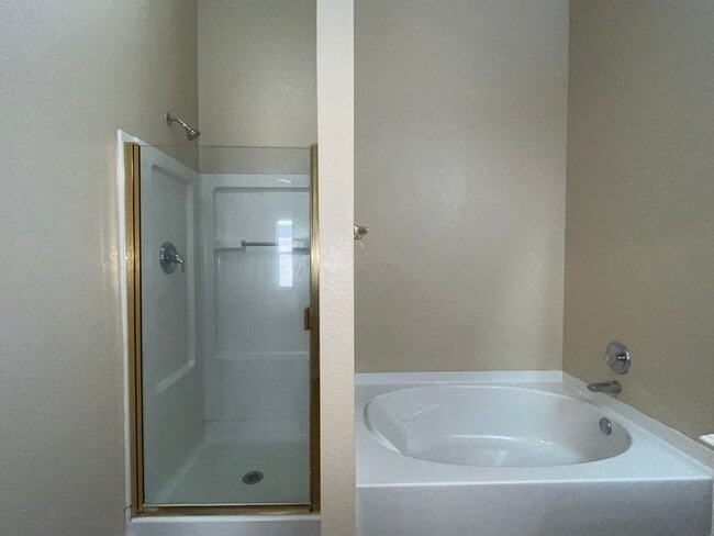 Building Photo - Remodeled & updated! 4/2/2