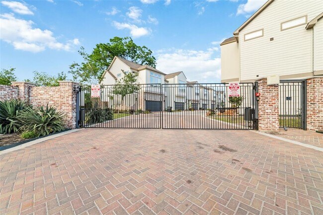 Building Photo - 148 Knightsbridge Park Ln