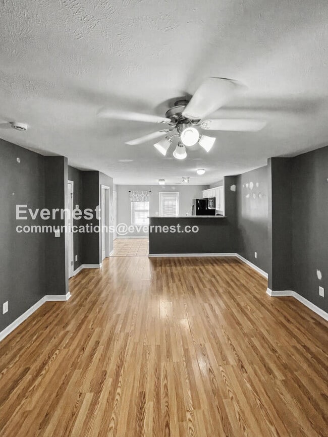 Building Photo - 142 Oak Valley Cir