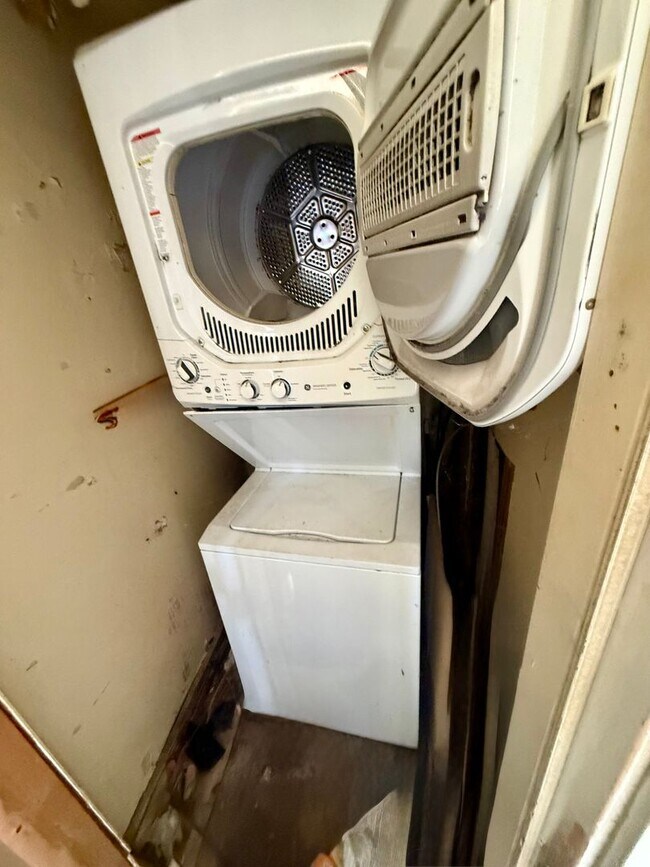 Building Photo - Owner Financing / Easy Path To Being A Homeowner