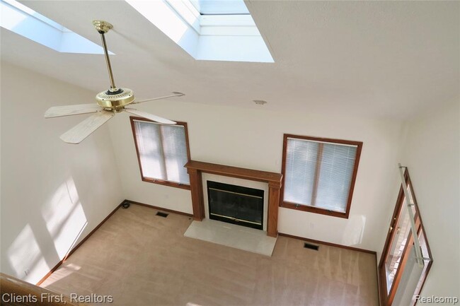 Building Photo - 7233 Oakwood Dr