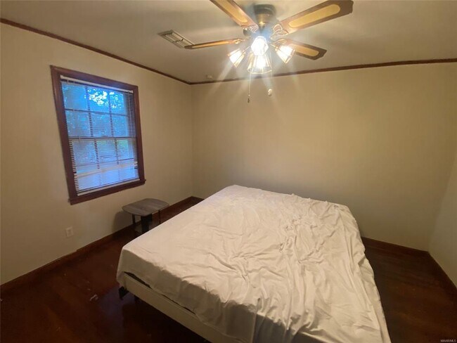 Building Photo - 2076 Midway St