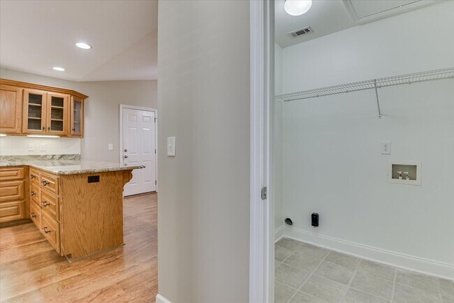 Building Photo - 136 Haley Dr