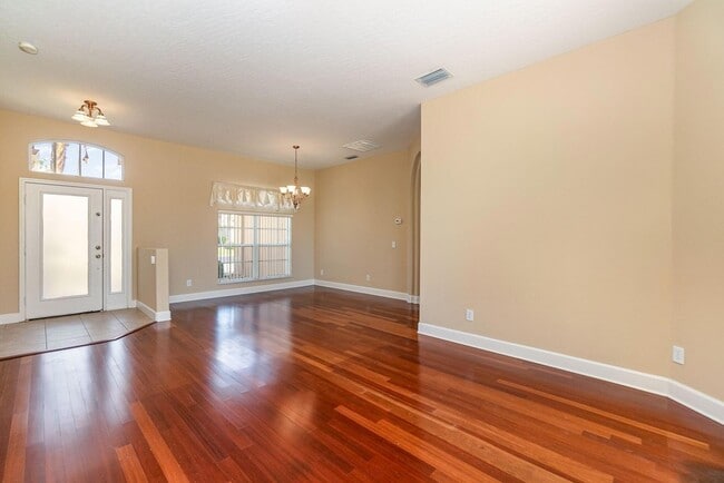 Building Photo - 611 Oceanside Blvd