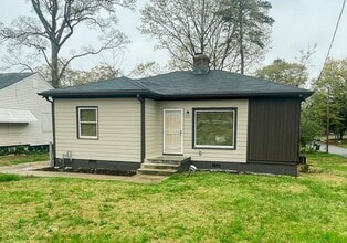 Building Photo - 1443 Venetian Dr SW