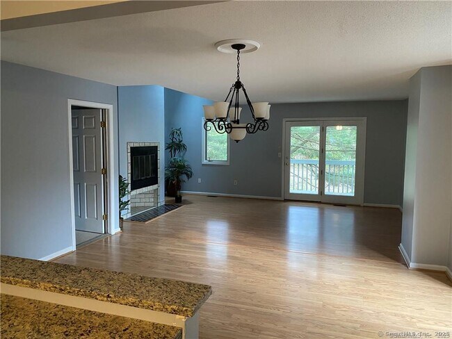 Building Photo - 719 Sandstone Dr