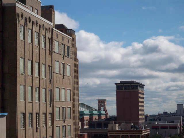 Building Photo - 705 Main St