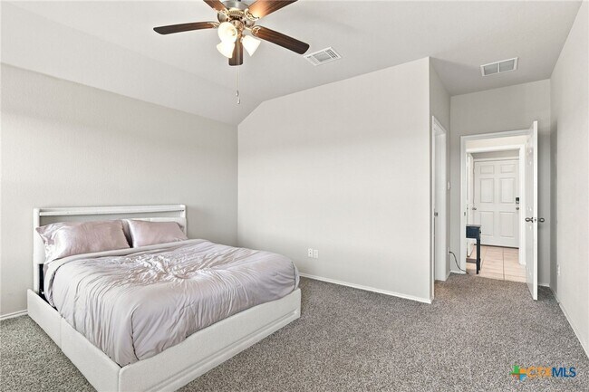 Building Photo - 1261 Lindsey Dr