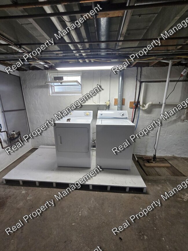 Building Photo - Fantastic 1 Bedroom Apartment