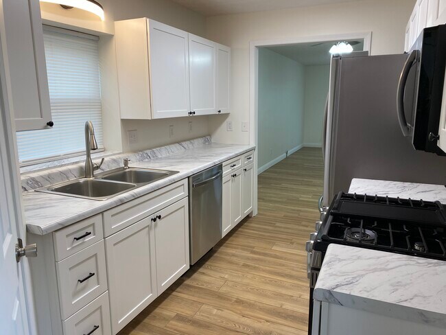 Kitchen - 183 Fountain Pl