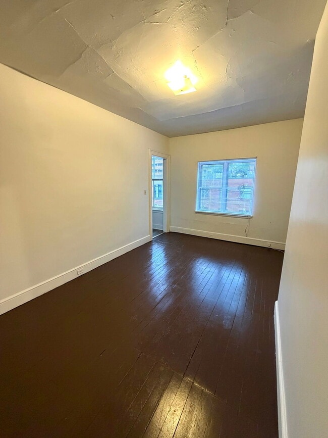 Building Photo - 446 N Duke St