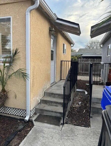 Building Photo - 3676 Euclid Ave