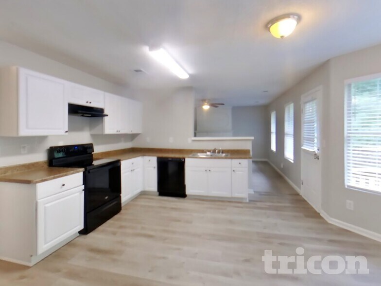 Building Photo - 1008 Carriage Trace Cir