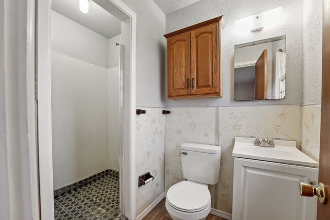 Building Photo - 1401 E 18th St