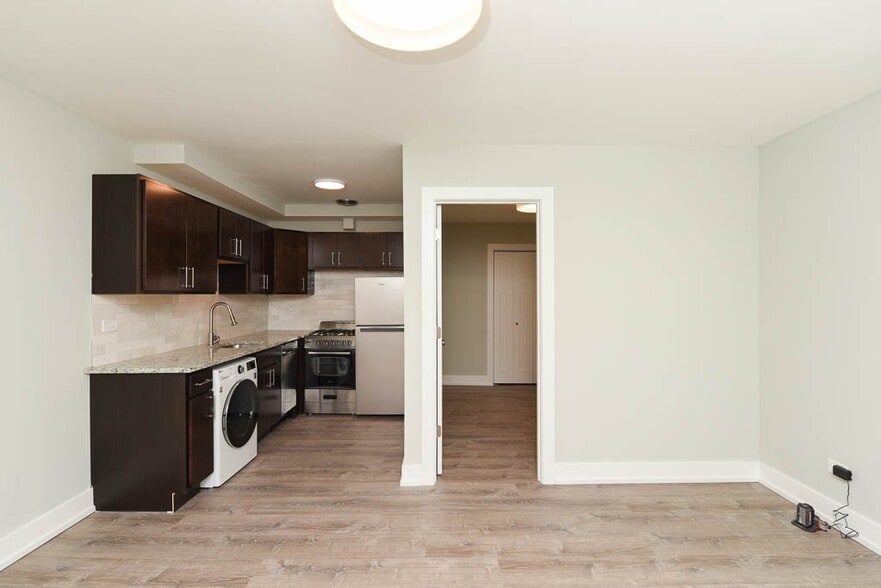 Building Photo - 448 W Barry
