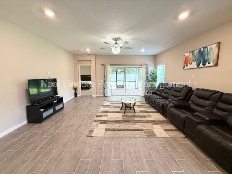 Building Photo - 619 Brown Bear Run