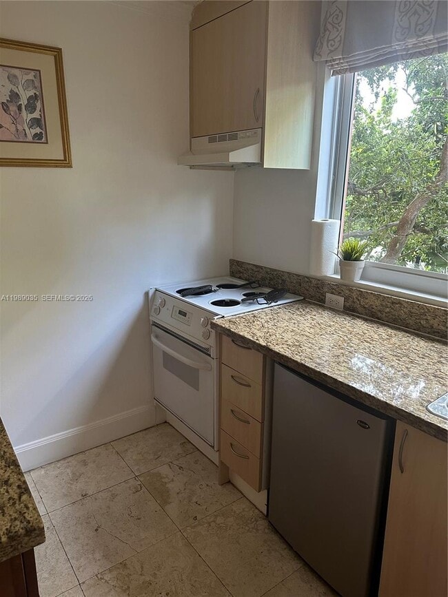 Building Photo - 2951 S Bayshore Dr