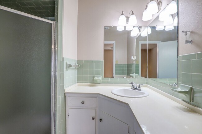 Building Photo - 3 Bedroom 2 Bathroom House in Texarkana, TX