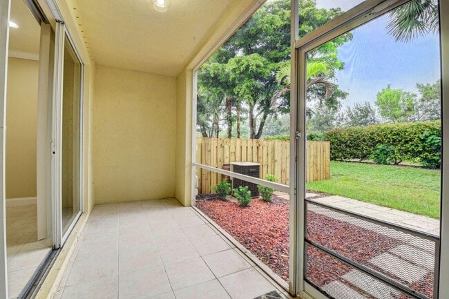 Building Photo - 9113 Tremezzo Ln