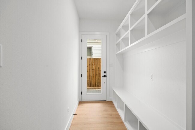 Building Photo - 5516 Hardy St