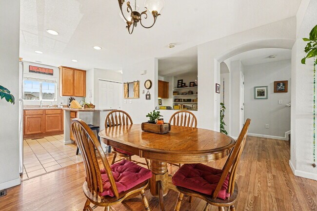 Building Photo - "Discover Your Dream Home: Spacious 3-Bedroom Townhouse in Scenic Castle Rock!"