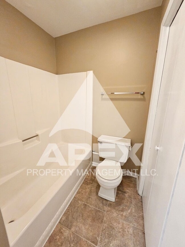 Building Photo - NICE - 2 Bedroom 1.5 Bath Townhouse WEST o...