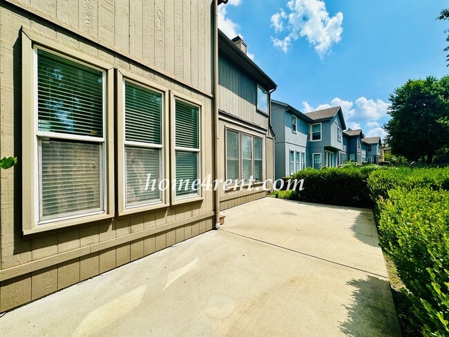 Building Photo - Blue Valley Schools, Walking Distance to Elementary School and Neighborhood Pool!