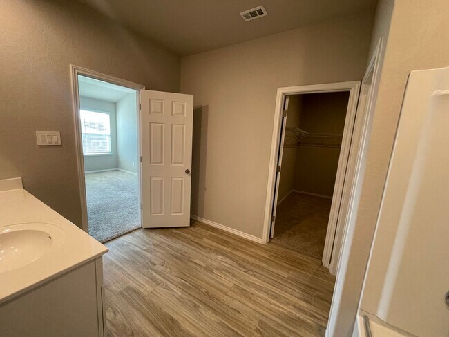 Building Photo - Beautiful 4x2 Rental Home in NBTX!