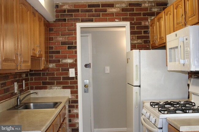 Building Photo - 2319 Freetown Ct