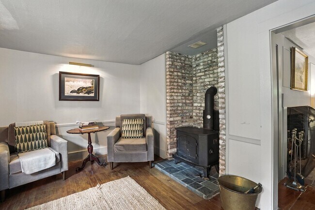 Building Photo - 199 Upland Farm Rd