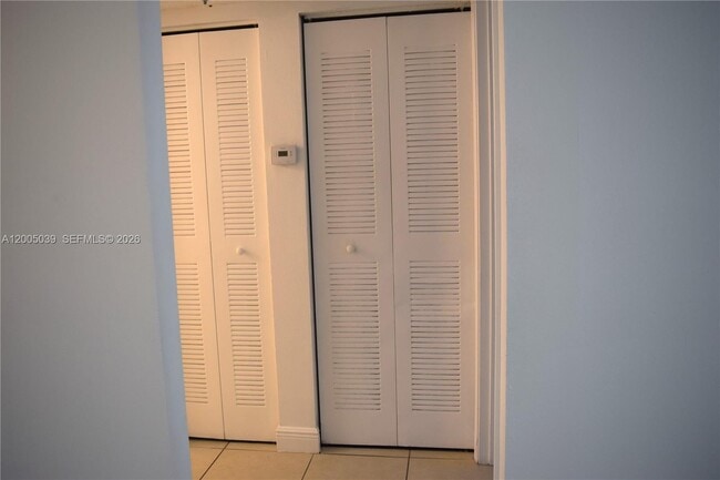 Building Photo - 5628 Rock Island Rd