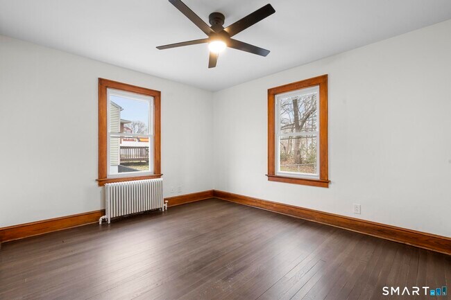 Building Photo - 37 Byrneside Ave