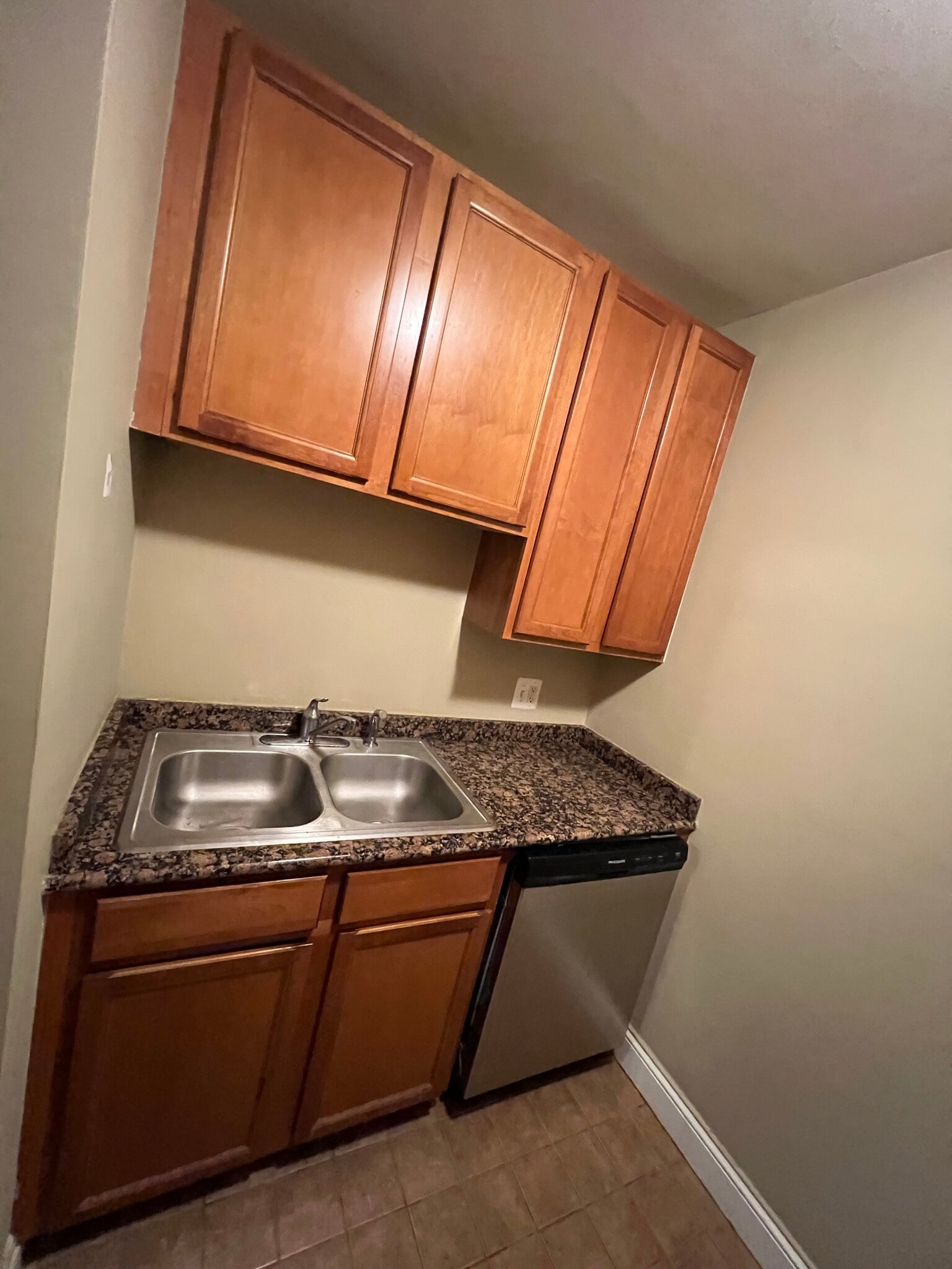 Building Photo - 15 E Kirby St