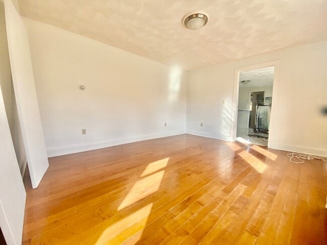 Building Photo - 618 Boston Rd