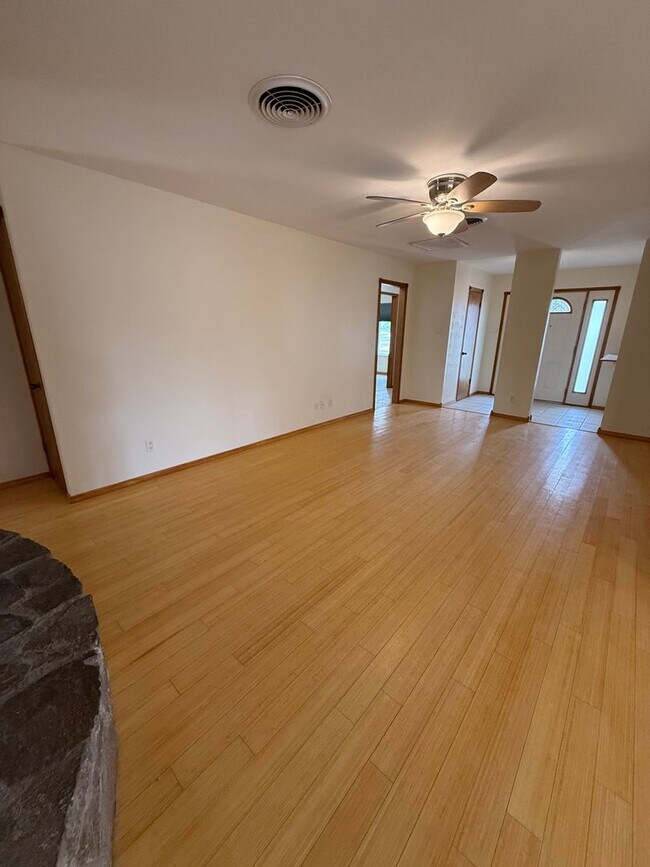 Building Photo - 2719 Topley Ave