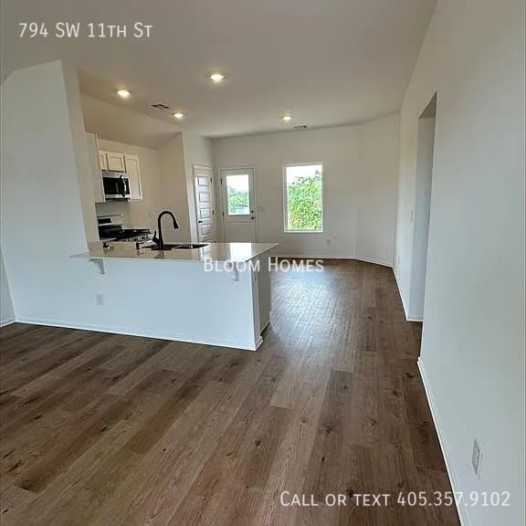 Building Photo - 794 SW 11th St