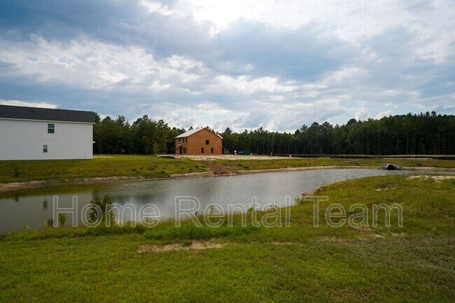 Building Photo - 16 Roxbury Dr