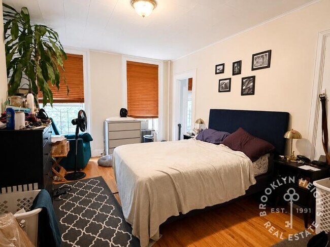 Building Photo - Floor-Through 1BR + Den – Top Floor Brownstone – Sun-Filled – Prime Location